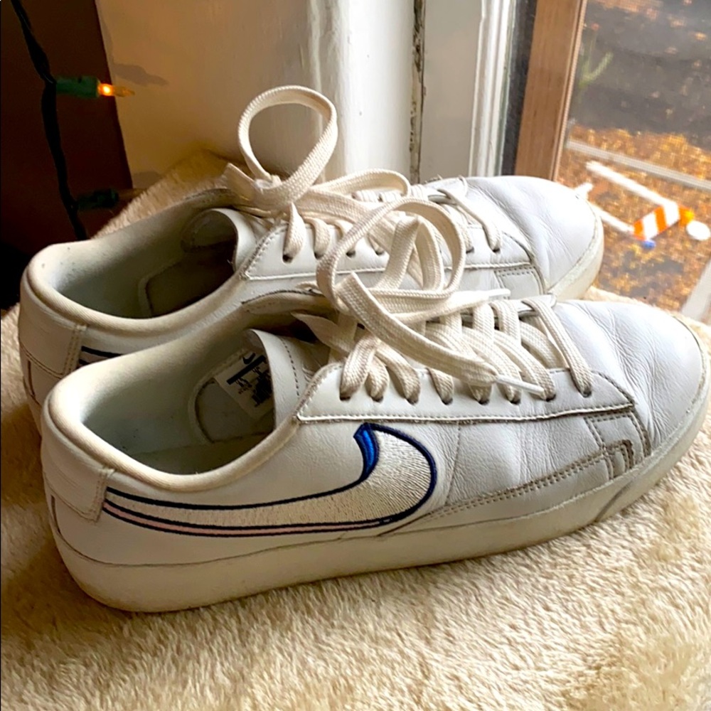 Nike Sneakers, Cute outlined swooshes